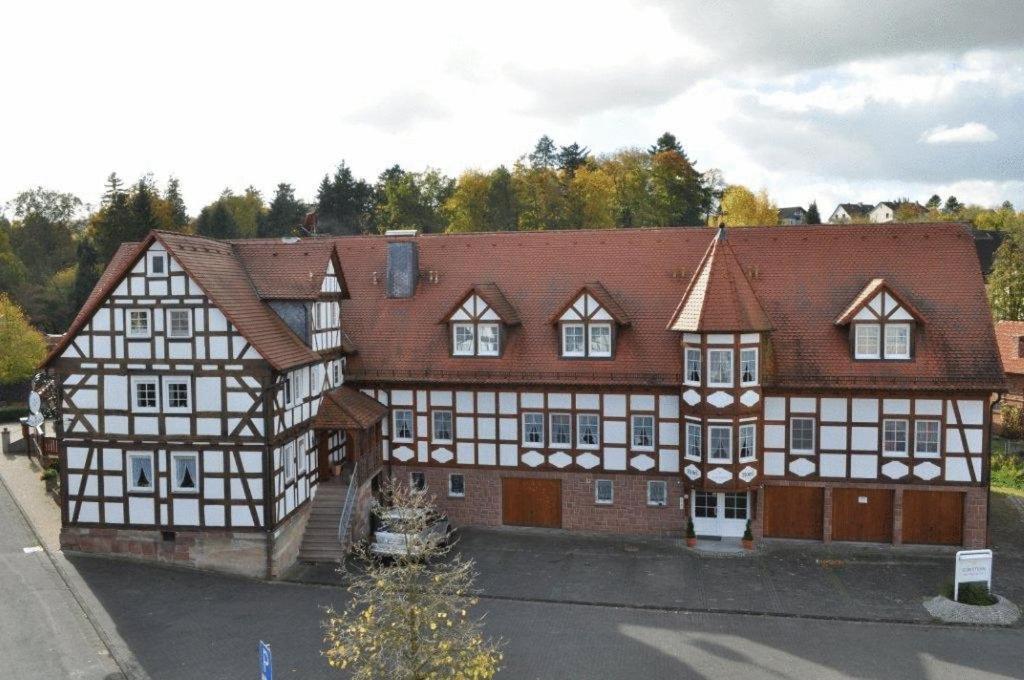 Hotel Zum Stern Rauischholzhausen ภายนอก รูปภาพ