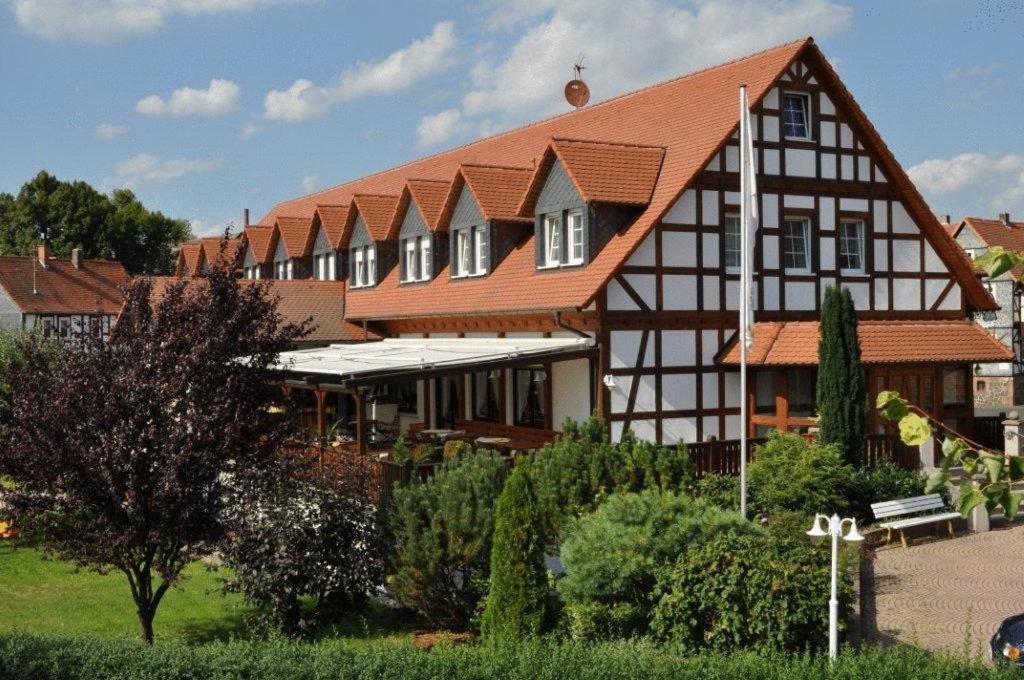 Hotel Zum Stern Rauischholzhausen ภายนอก รูปภาพ